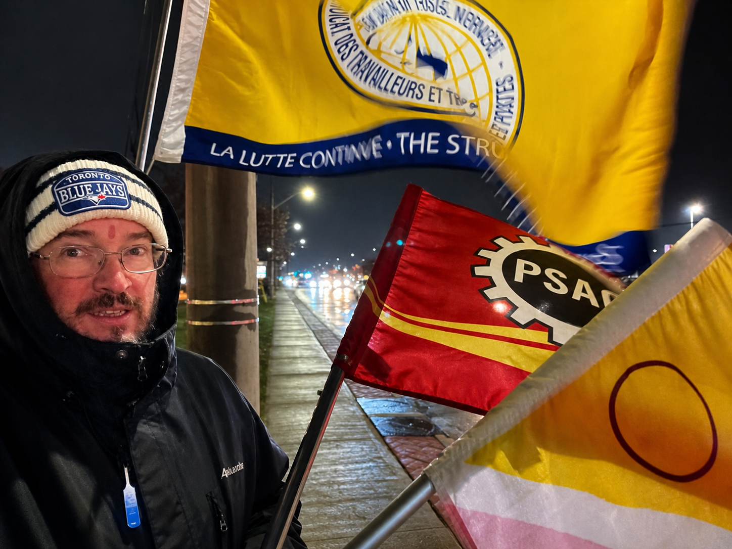 Barry supporting Canada Postal Workers in the cold